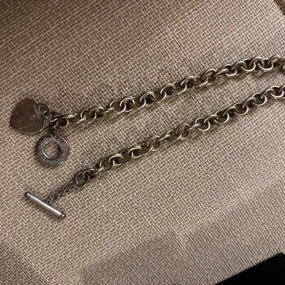 Selling a Tiffany & Co Necklace

Heart Tag Toggle Necklace

Pickup in Toronto - Picture 2 of 4